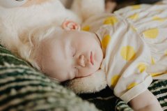 孕期牙龈肿痛应该如何解决？造成孕期牙龈肿痛的原因有哪些？