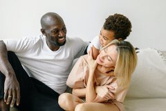 怀孕初期肚子会有来大姨妈的那种疼吗？肚子疼正常吗？